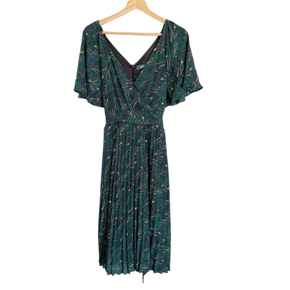 Modcloth Dresses & Skirts - ModCloth blooms by the evergreens flutter sleeve pleated  V neck dress size 10
